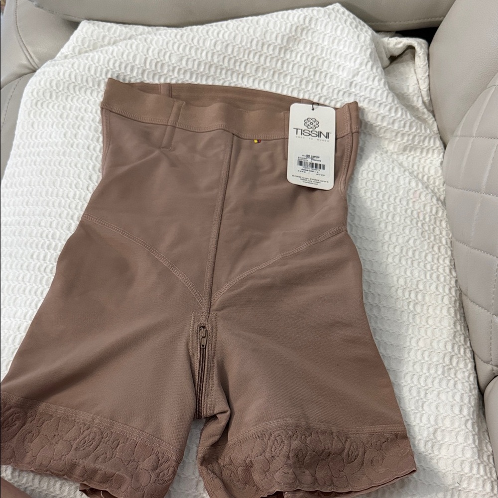 ISSI Women's Tan High-Waisted Shorts